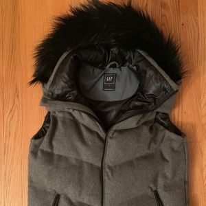 Gap women’s best size L detachable faux for hood
